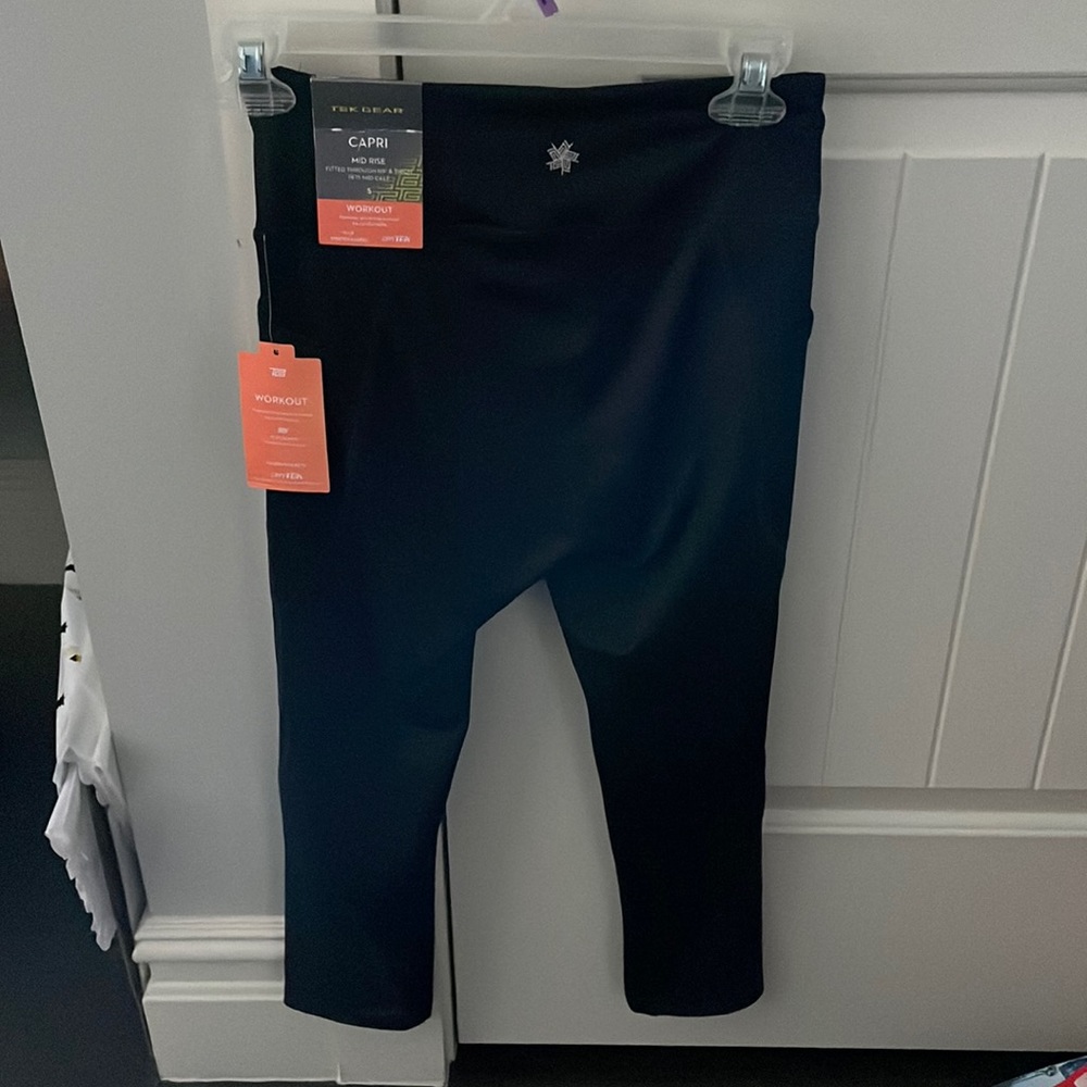 Tek gear black capri yoga pants leggings NWT size s